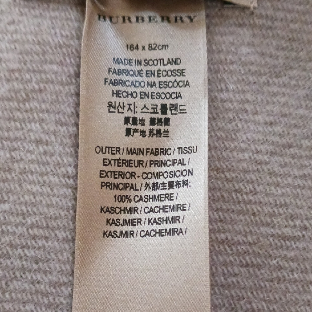 Burberry Plaid Fringe Shawl, Brand New Withv Tags. 100% Authentic - Picture 6 of 6